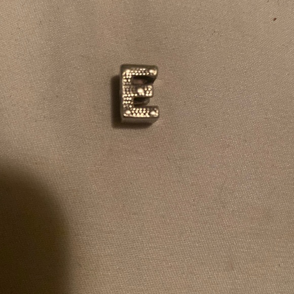 Pandora initial E - Picture 1 of 1